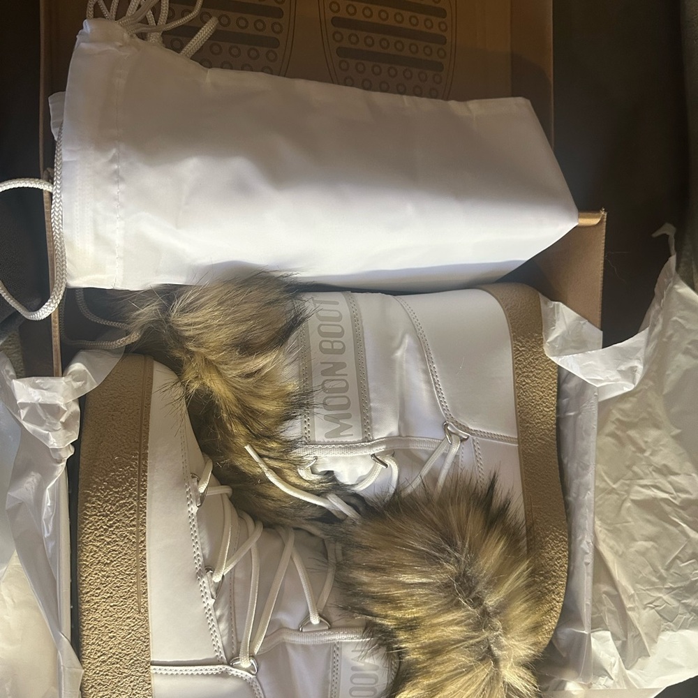 Moon Boot Monaco Low in White